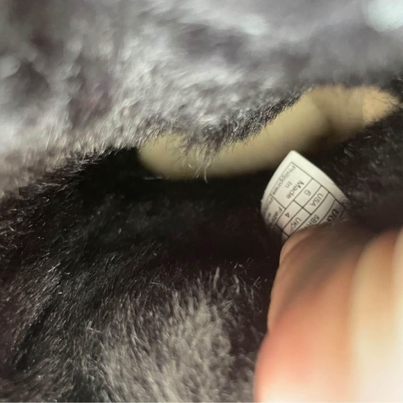 NEW 6 AUTHENTIC UGG Women's Bailey Button II Boot, Black, 6 - Picture 10 of 10